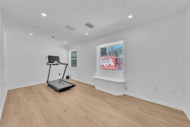 Building Photo - 314 W Frances Ave