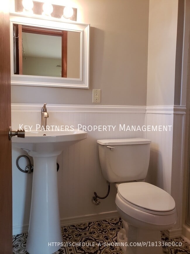 Building Photo - 6804 N Flora-