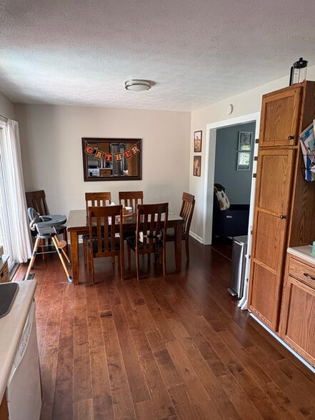 Building Photo - 3234 Woodfield Dr