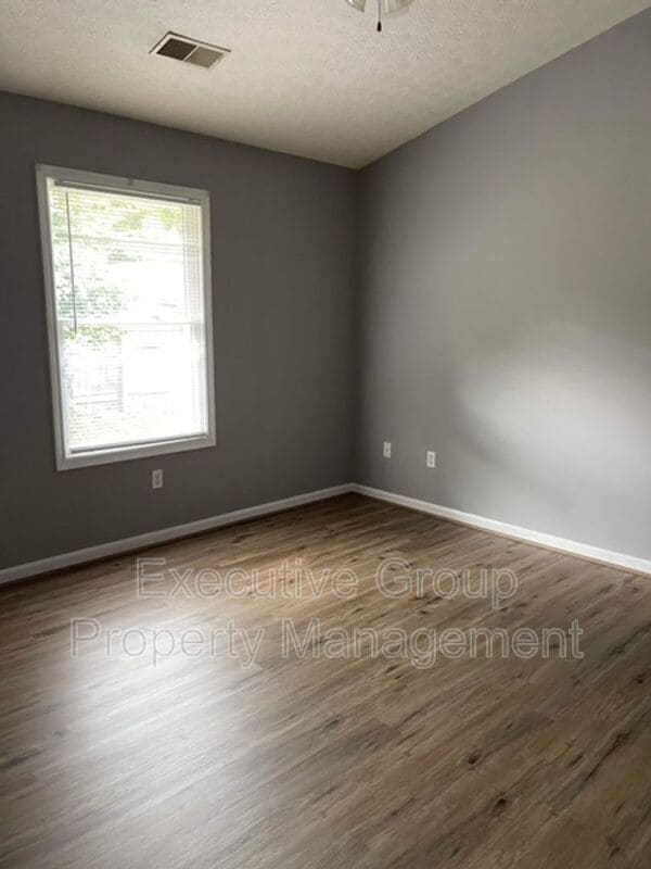 Building Photo - 104 Cottage Cir