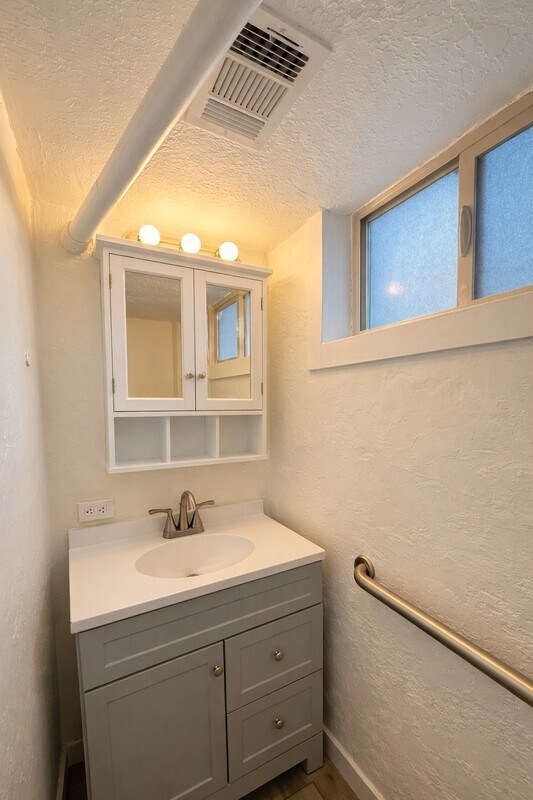 Building Photo - 3180 S Breeze Dr
