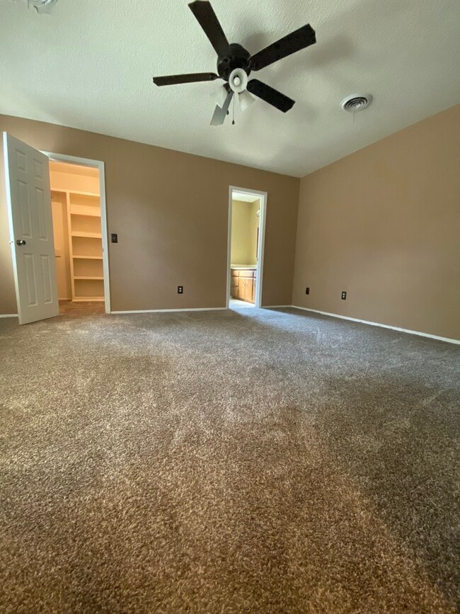 Building Photo - 4470 Ridgecrest Cir