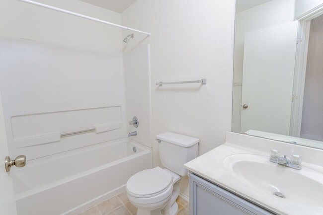 Building Photo - 2007 Rim Rock Dr