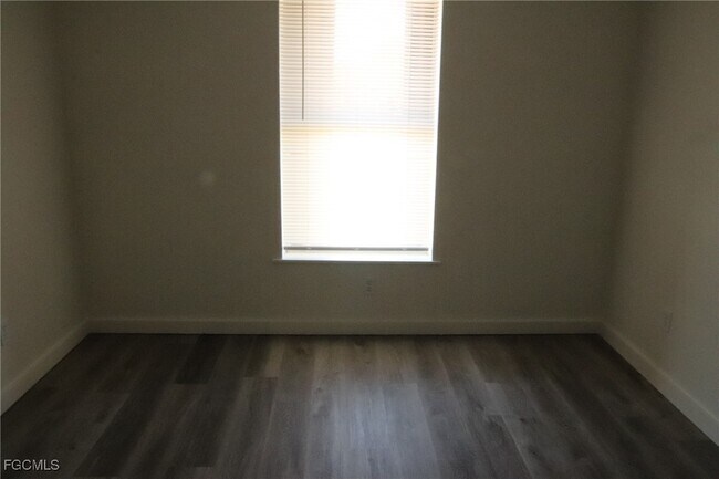 Building Photo - 320 Harry Ave S