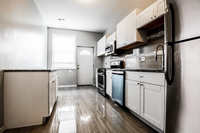 Building Photo - Spacious 4 Bedroom for Rent!