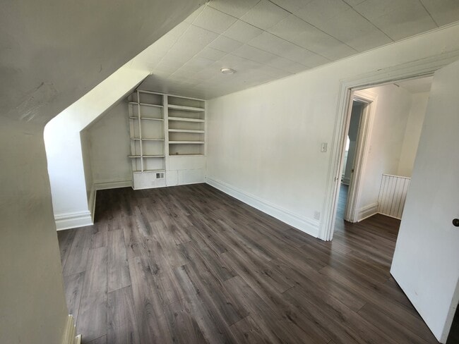 Building Photo - 446 Airbrake Ave