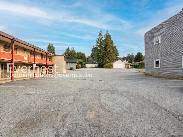 Building Photo - 10106 NE 185th St