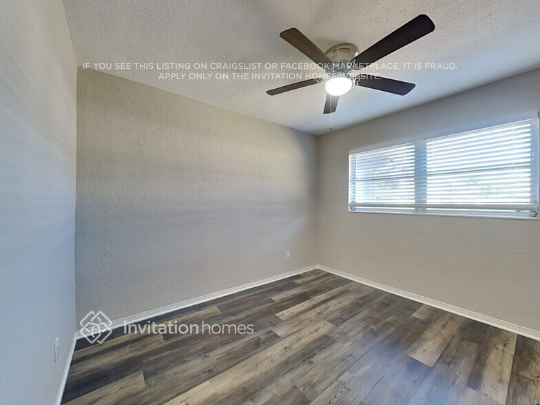 Building Photo - 3944 Porpoise Dr SE