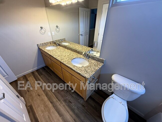Building Photo - 927 Tieran Ct NE