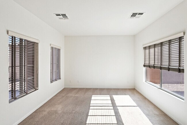 Building Photo - Lovely Northwest Gated Community Home