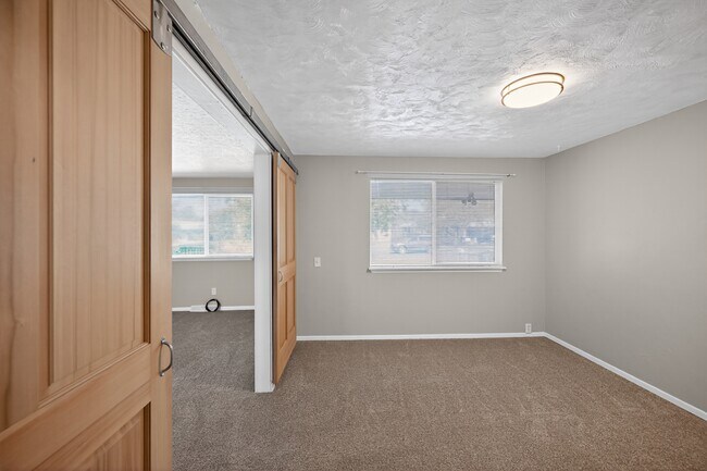 Building Photo - 26 Newland Ct
