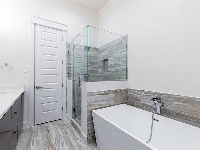 Building Photo - 2531 Hollister St