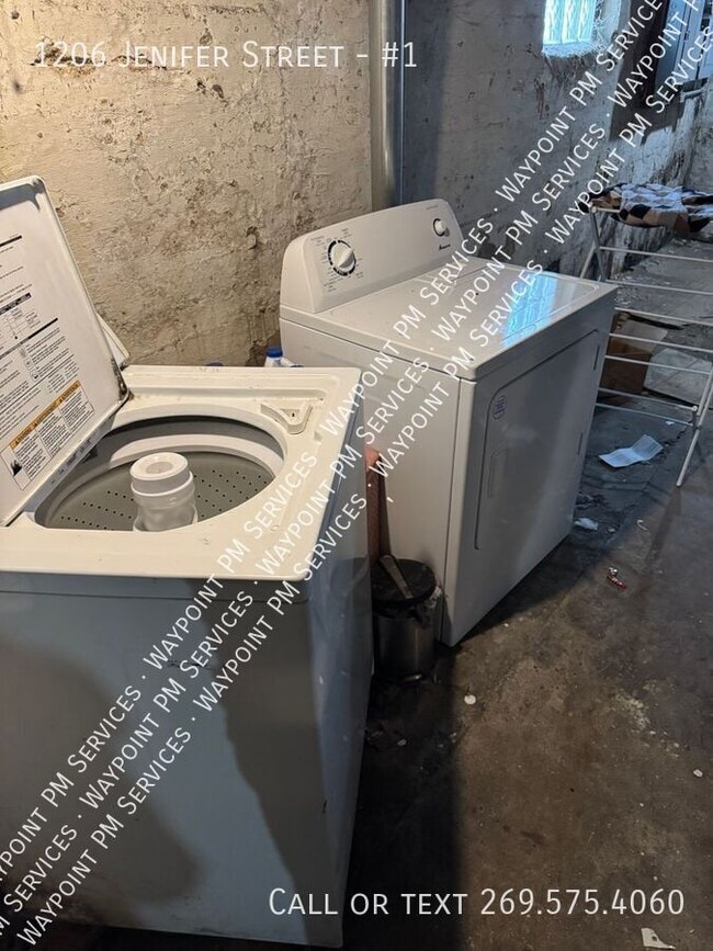 Building Photo - 1206 Jenifer St