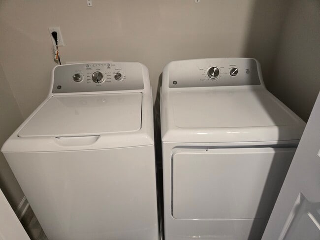 Building Photo - 5142 Tommy Ln