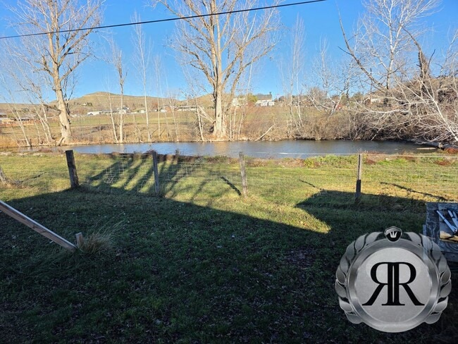 Building Photo - 2 Bedroom, 1 bath, Singlewide Manufactured Home in Selah