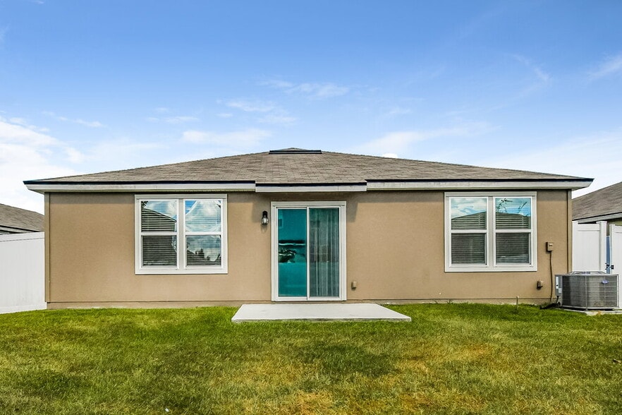 Building Photo - 2303 Pebble Point Dr