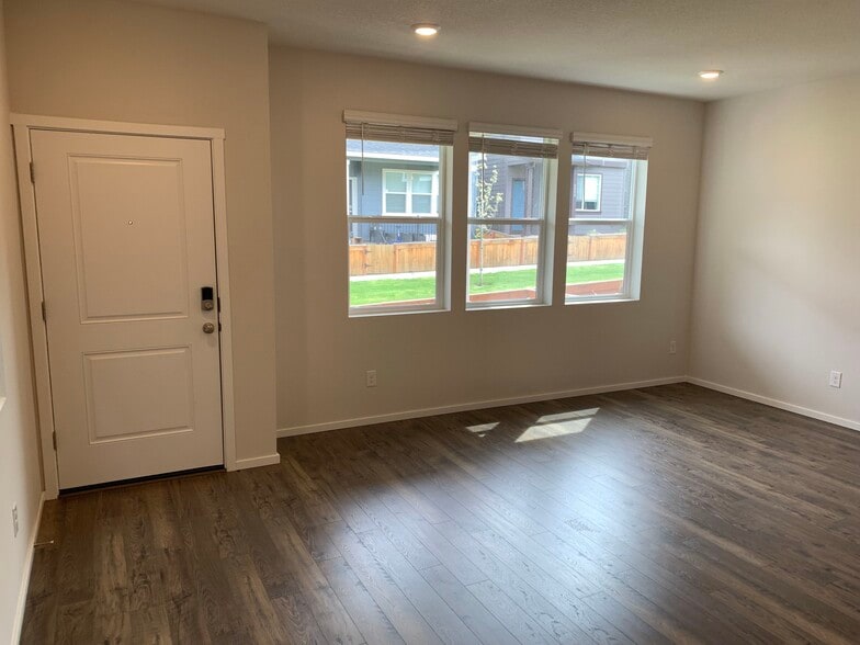 Building Photo - 2664 NE 116th Pl