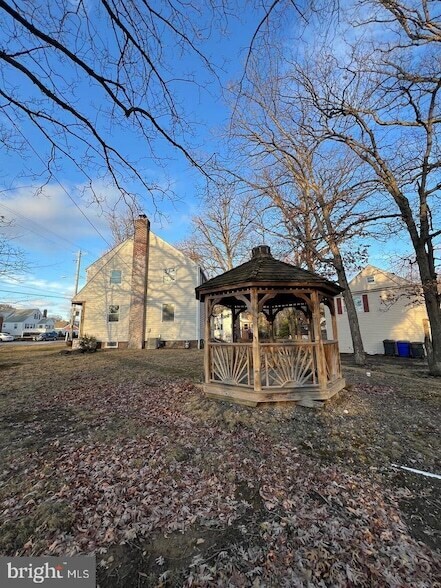 Building Photo - 1226 E Newport Pike