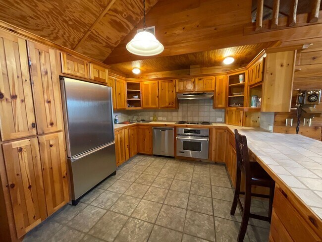 Building Photo - Gorgeous 2 Bedroom, 2 1/2 Bath Home  with BONUS room in Sunrise Beach, TX.