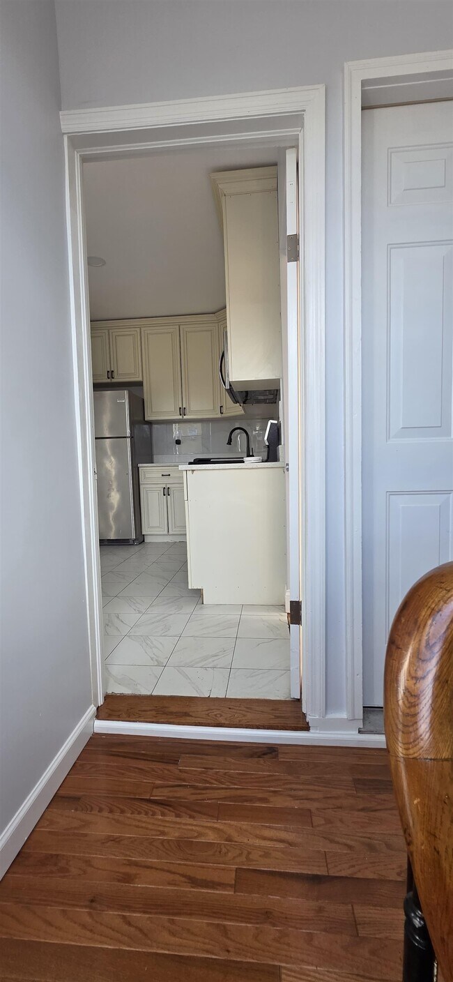 Building Photo - 416 41st St