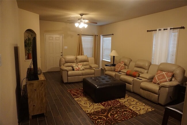 Building Photo - 22007 Silverfield Park Ln