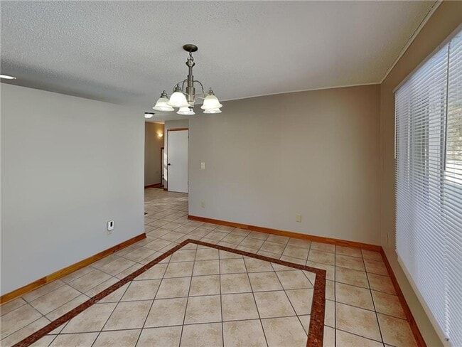 Building Photo - 2605 Eastman Dr