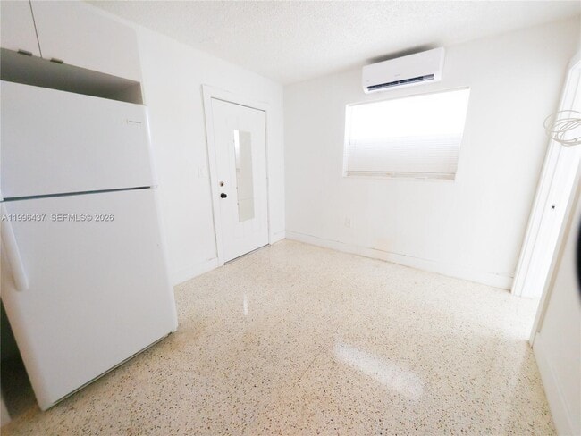 Building Photo - 3050 NW 21st Ave