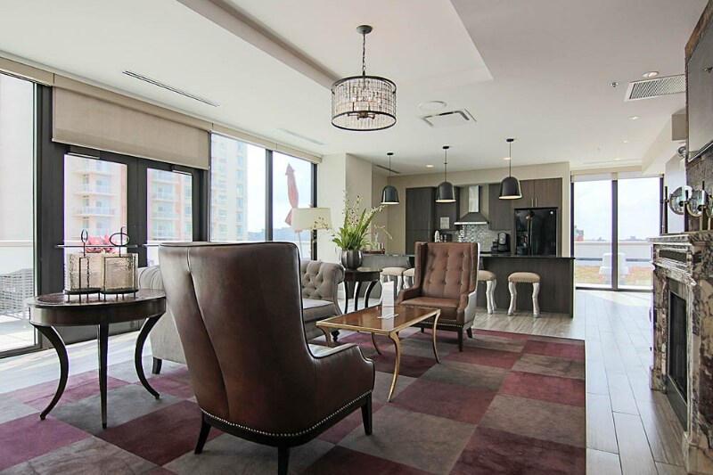 Building Photo - 221 W Scott St