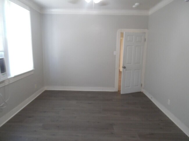 Building Photo - N261