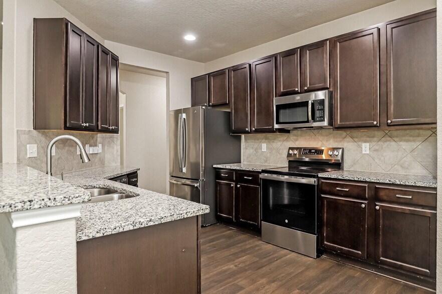 Building Photo - 5934 Ivans Farm