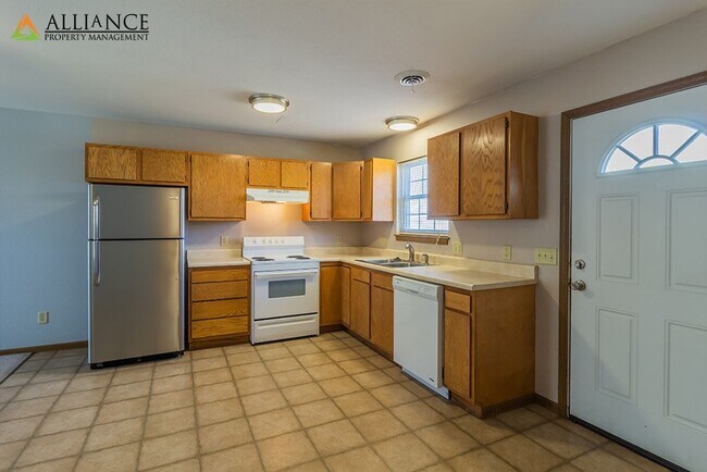 Building Photo - Bluemont Ave. 815-817