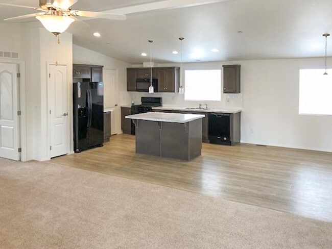 Building Photo - Newer home for rent on large lot!