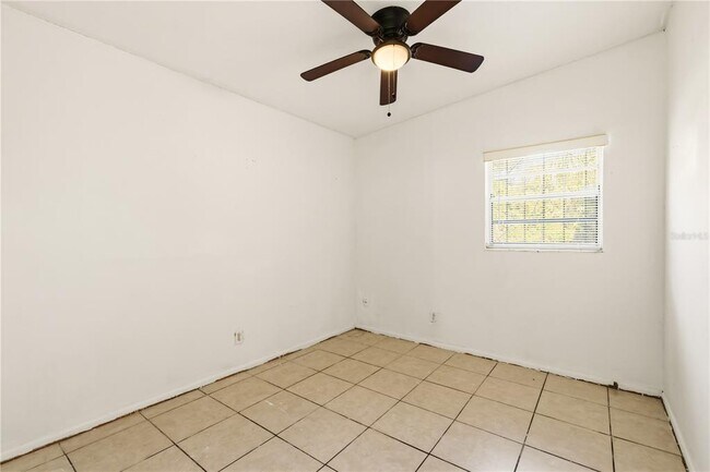 Building Photo - 2615 9th Ave Dr E