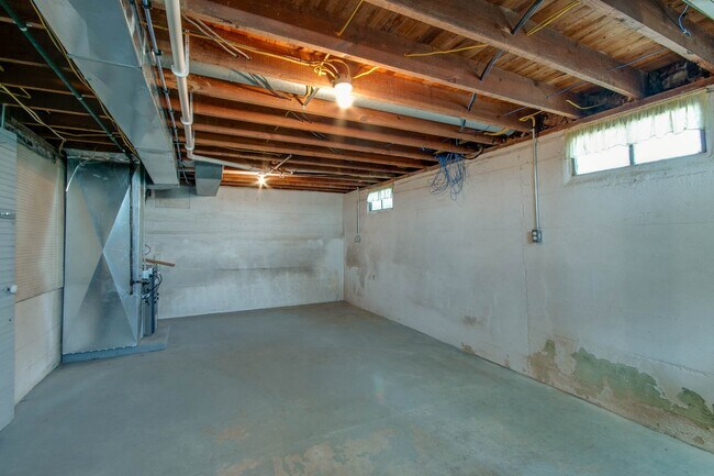 Building Photo - Country House in the Rock Creek School Dis...