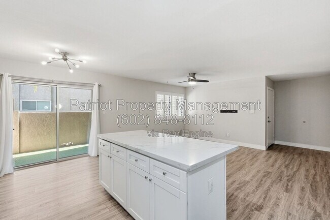 Building Photo - 5525 E Thomas Rd