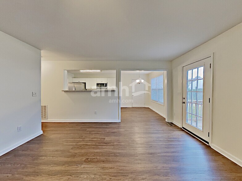 Building Photo - 204 Bates Ct