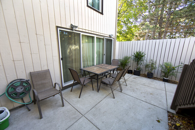 Patio - 1228 W Baldwin Ct