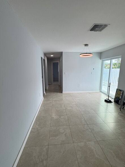 Living Room - 8434 SW 38th St