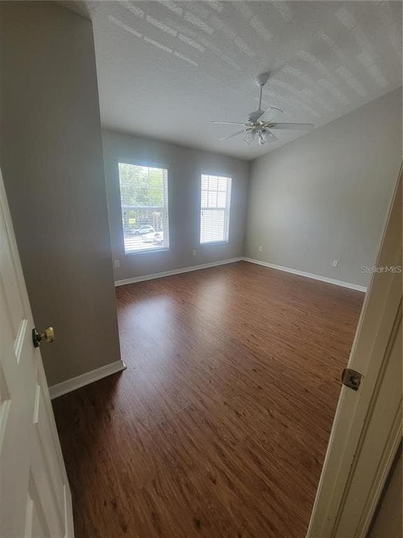 Building Photo - 2221 Golden Oak Ln