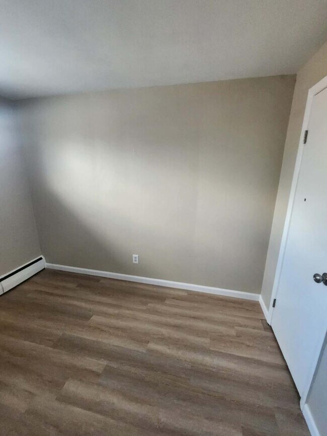 Building Photo - 1654 Abbott Rd