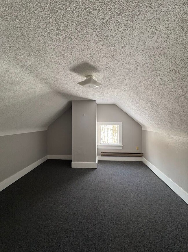 Building Photo - 729 Mallison Ave