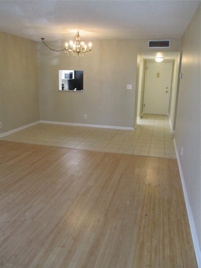 Building Photo - 6751 N University Dr