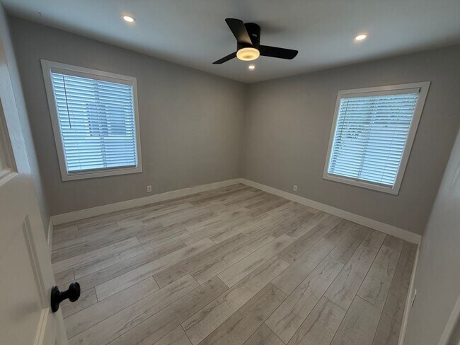 Building Photo - 3 Bedroom | 1.5 Bathroom | Single-Family Home