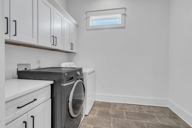 Building Photo - Modern Living in Wedgewood Houston