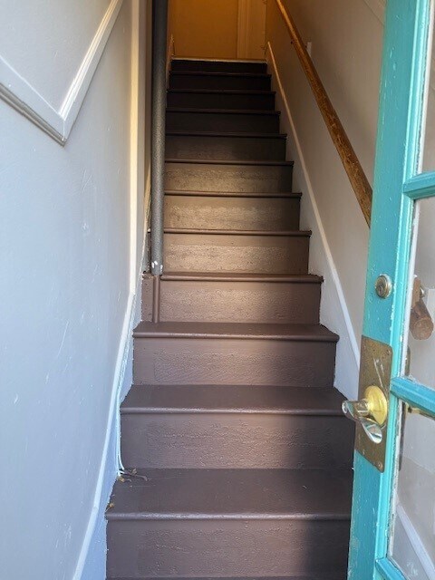 Building Photo - 256 Lowell Ave