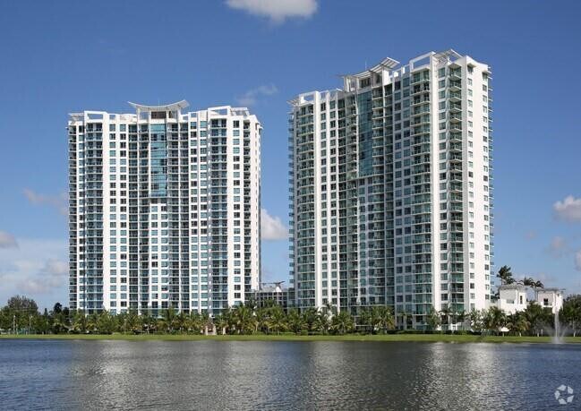 Building Photo - 2641 N Flamingo Rd