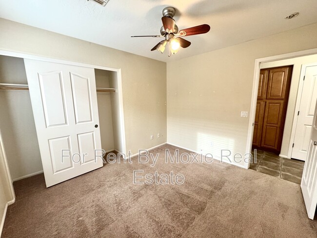 Building Photo - 43385 W Chisholm Dr