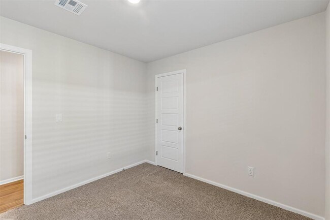 Building Photo - 8812 SW 31st St