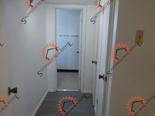 Building Photo - Freshly painted 3 bedroom 2 bath apartment