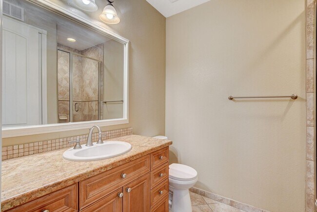Building Photo - Luxury Resort Style Condo in Lake Las Vegas